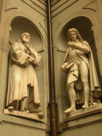 La statue de Galile  dans le centre ville de Florence