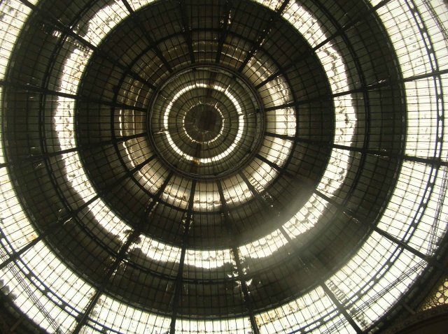 Le dôme dans la galerie de Milan