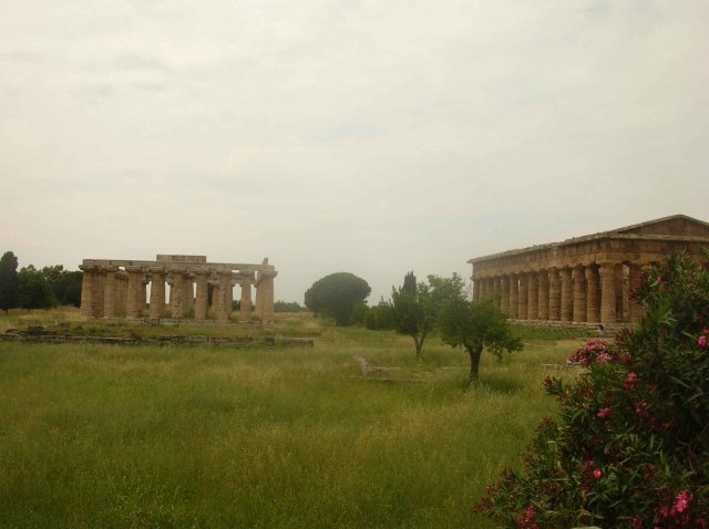 deux temples romains proches dans le sud Italie