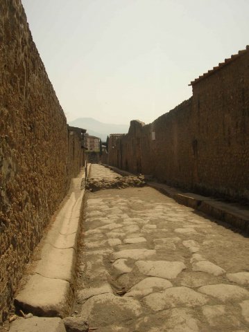 Une des rues étroites de Pompei