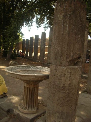 Pause ombragée dans la chaleur de la région napolitaine des ruines de Pompei