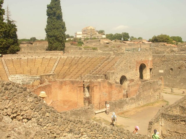 Vue d'en haut du théâtre Romain