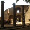 Entrée ombragée du grand théâtre de Pompei