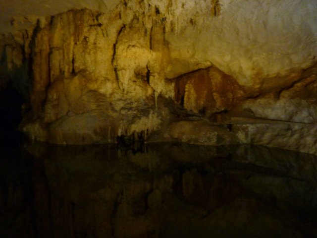 Photos eau stagnante dans une grotte