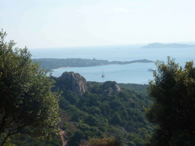 Vue de la côte d'émeraude en Sardaigne