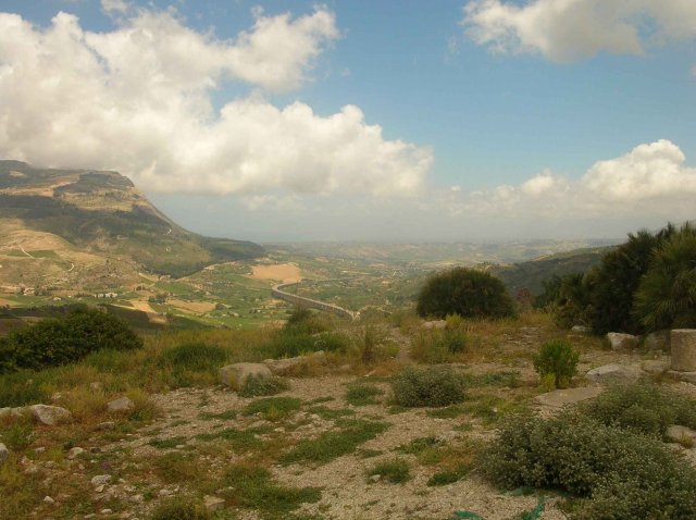 Photo de la vue du haut de Segeste
