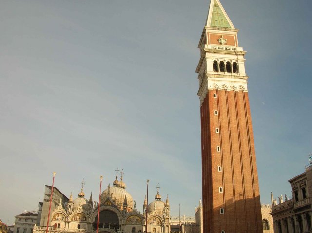 Photos de la grande tour sur la place saint marc de Venise