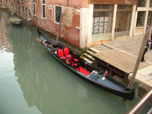 Images des célèbres gondoles de Venise