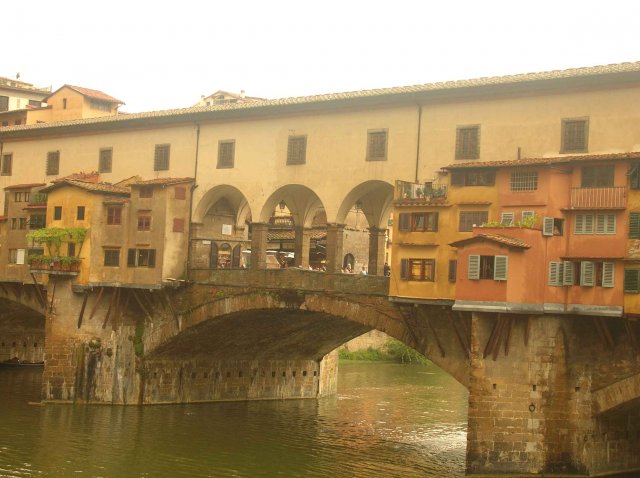Vue du centre du pont de Florence sur l Arno