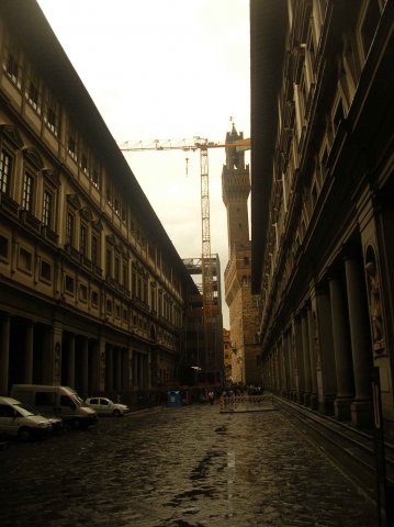 Longue rue devant la tour de Florence
