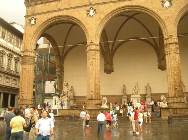 Des arcades dans la ville de la renaissance