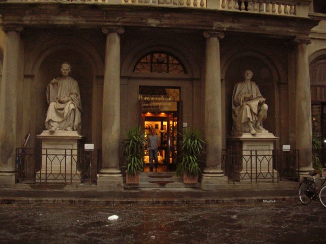 Les magnifiques arcades de Florence sous un climat de pluie
