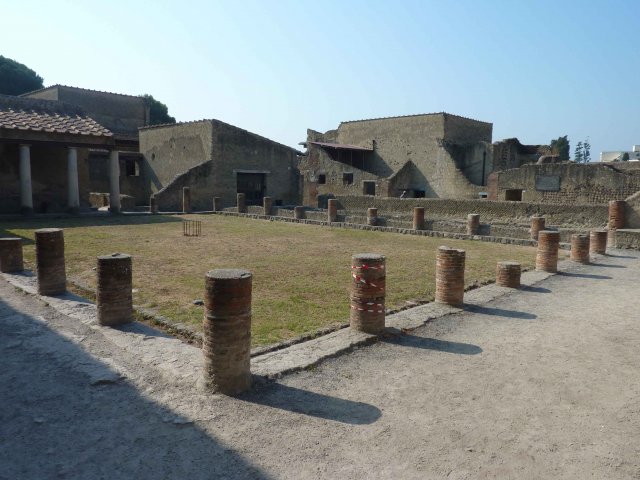 Photos grande place Herculanum