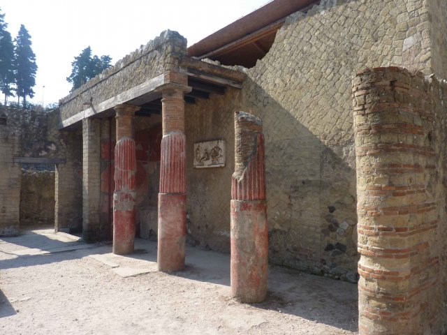 Photos colonne à l'entrée d'une maison Herculanum