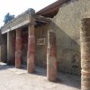 Photos colonne à l'entrée d'une maison Herculanum