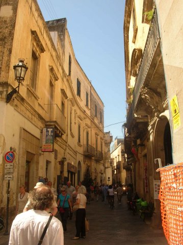 une rue principale de Lecce dans le sud de l'Italie