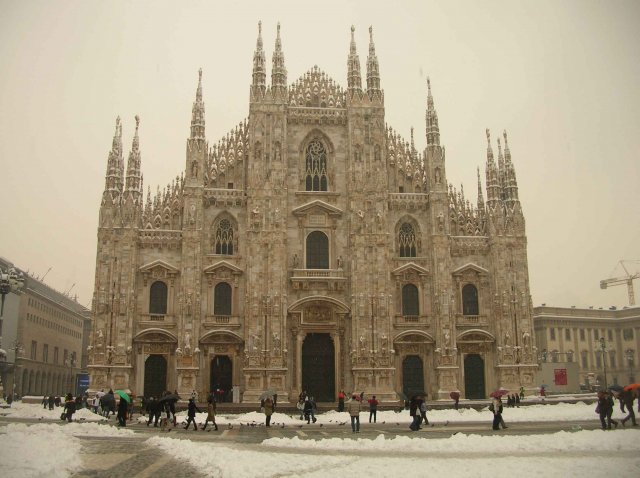 Magnifique cathédrale de Milan sous la neige