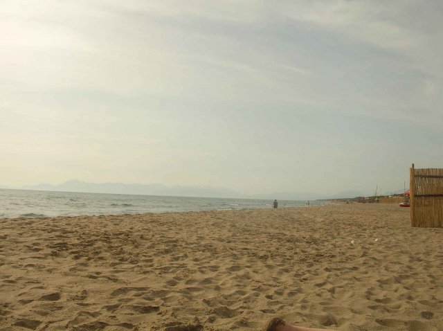 Photos de la grande plage de Paestum en face de la peninsule amalfitaine