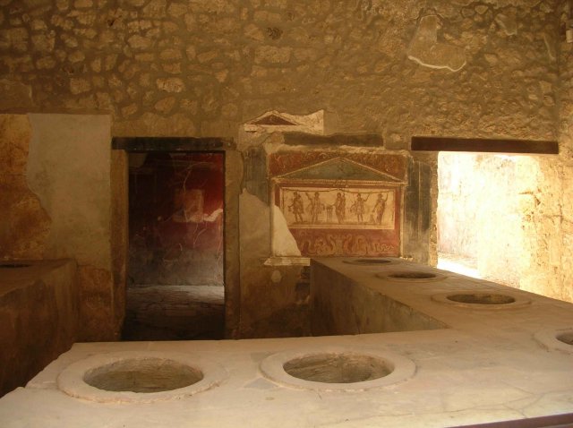 Photos maison de Pompei avec réserve et mosaiques apparentes