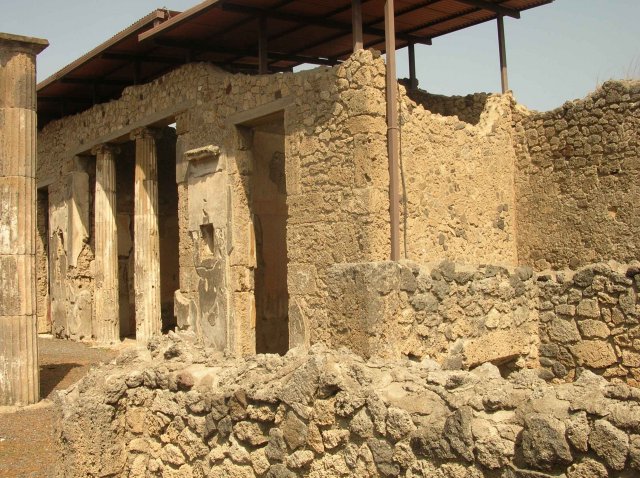 Edifices en cours de restauration dans la cité romaine de Pompei