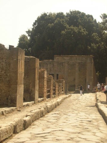 Le silence dans les rues de Pompei est saisissant