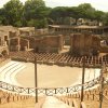 Vue des tribunes du théâtre romain de Pompei