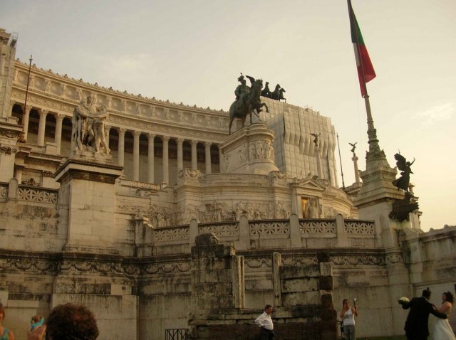 Photos en honneur de Victor Emmanuel 2 dans Rome