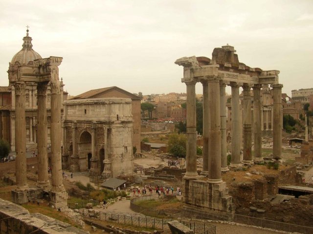 Photos de temple Romain dans la Capitale Italie