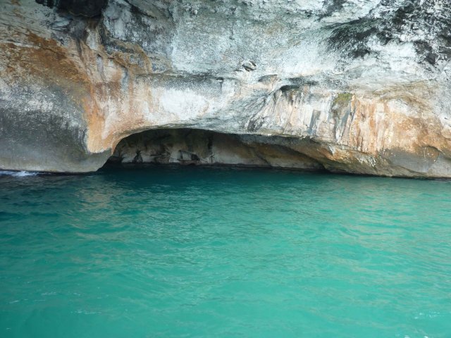 photos bleue emeraude devant les grottes en Sardaigne