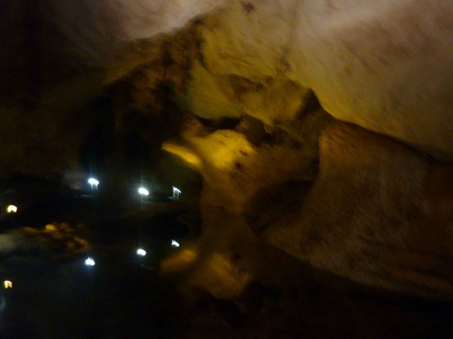 longue route dans les grottes sardes