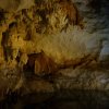 vue lumineuse de grottes en Sardaigne