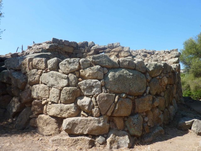 mur enceinte habitation sarde typique