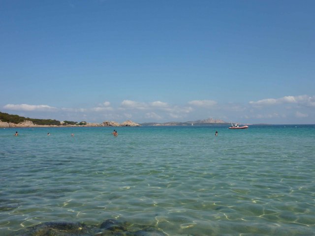 vu des eaux transparentes en Sardaigne