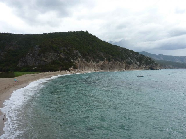 Plage accesible en bateau à Cala Gonone