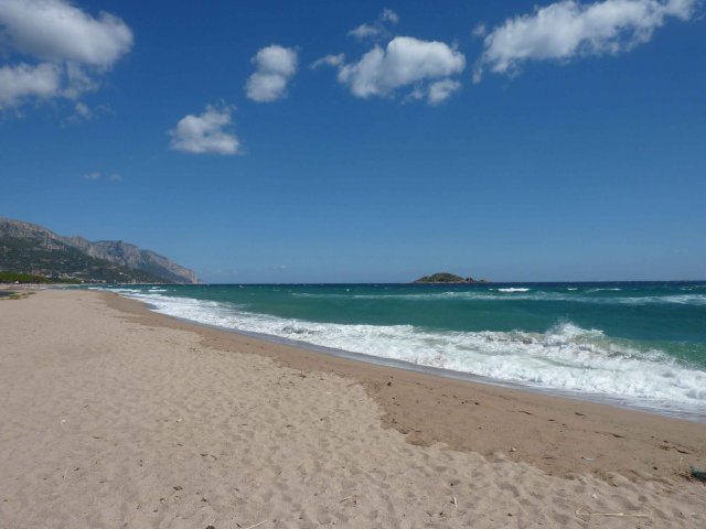 la vue depuis la plage de Simius