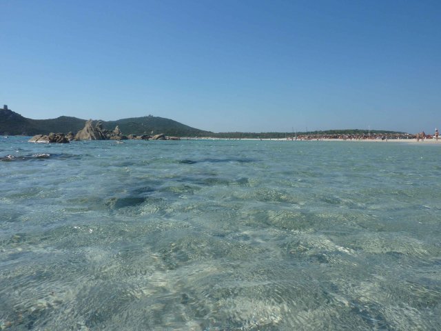 la mer transparente de la Sardaigne