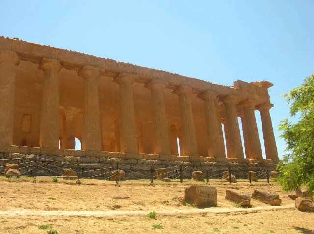 Image de colonne grecque en bon état