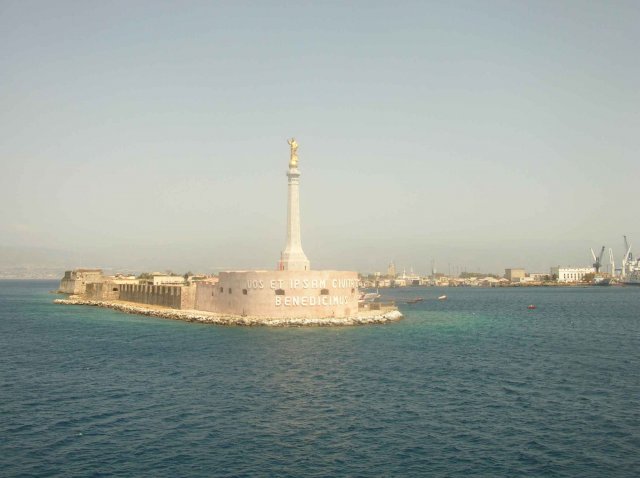 le phare du port de Messine