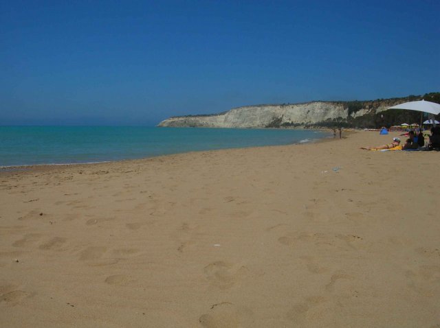 Photo longue plage de sable fin en Sicile