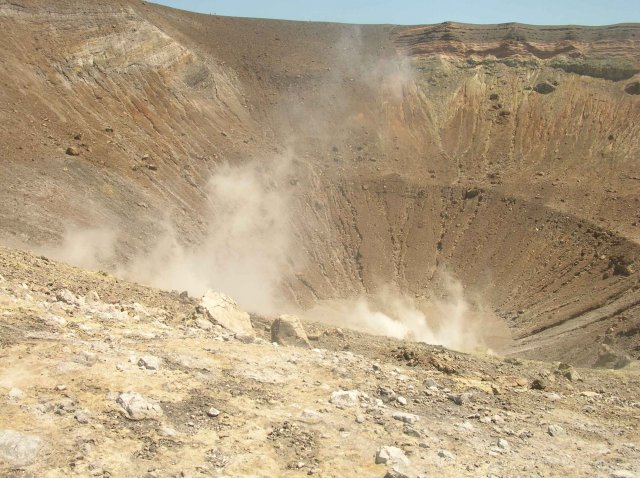 Fumee sortant du volcan Vulcano