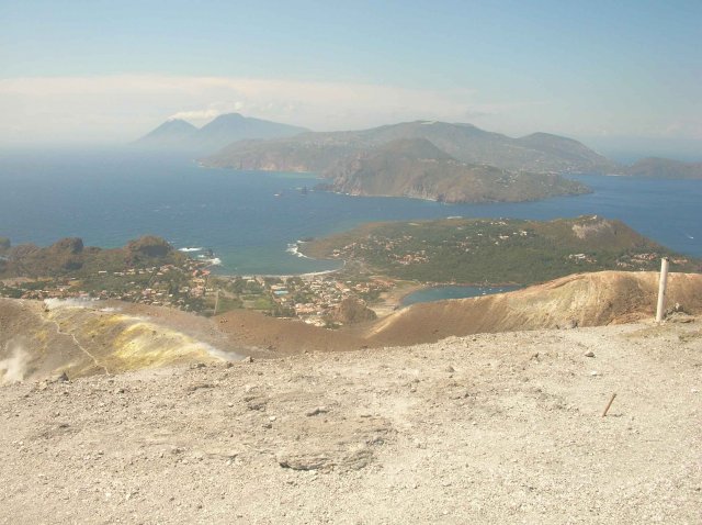 Au sommet de Vulcano plus proche ile Eolienne de la Sicile