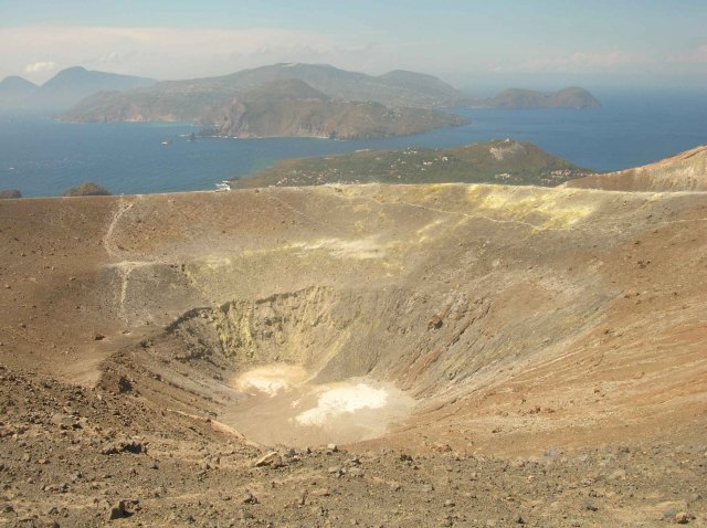 Imposant cratere de Vulcano