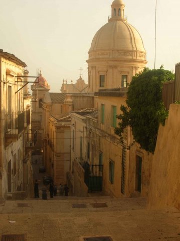 Escalier à pic à Noto