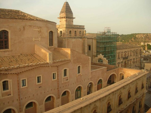 façade devant la cathédrale de Noto