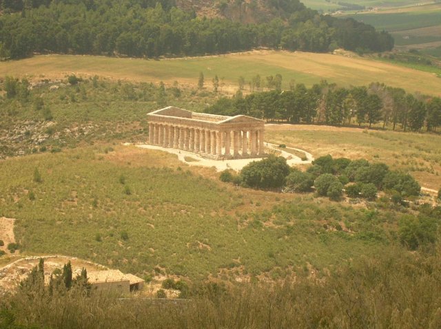 temple nue de Segeste en photos