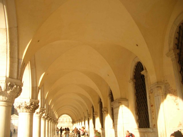 Photo des arcades de la place saint-marc de Venise